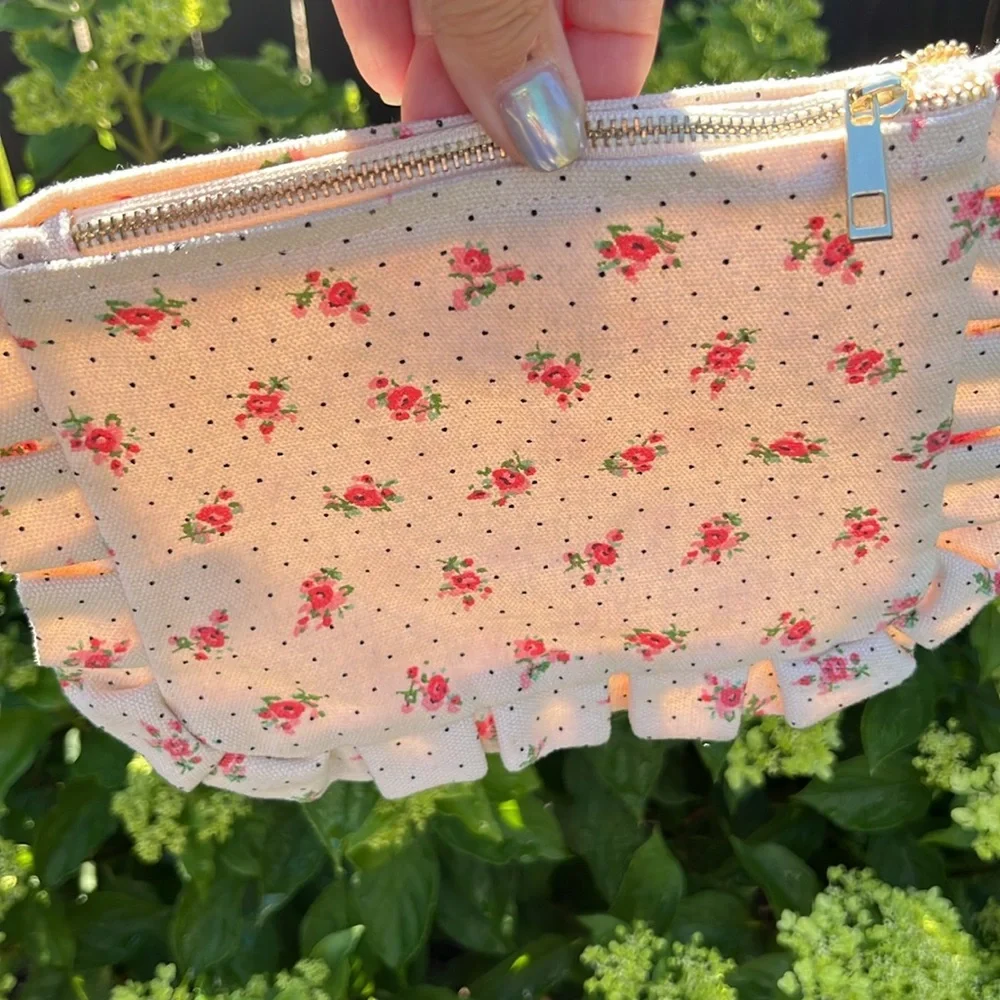 NWOT SEZANE Paris Ruffle Floral Pouch Makeup Bag Canvas Makeup Bag